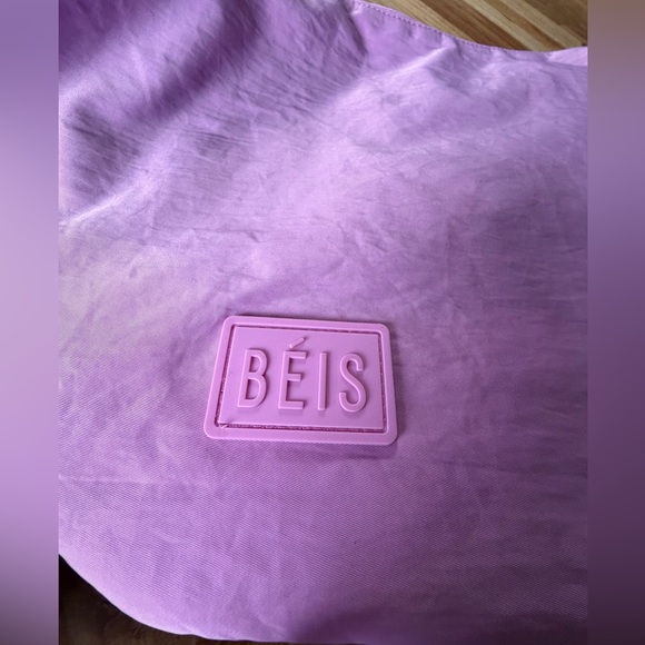 NWT convertible Béis The Crescent Catchall Crossbody Bag BERRY pink Barbie lilac - Picture 4 of 15